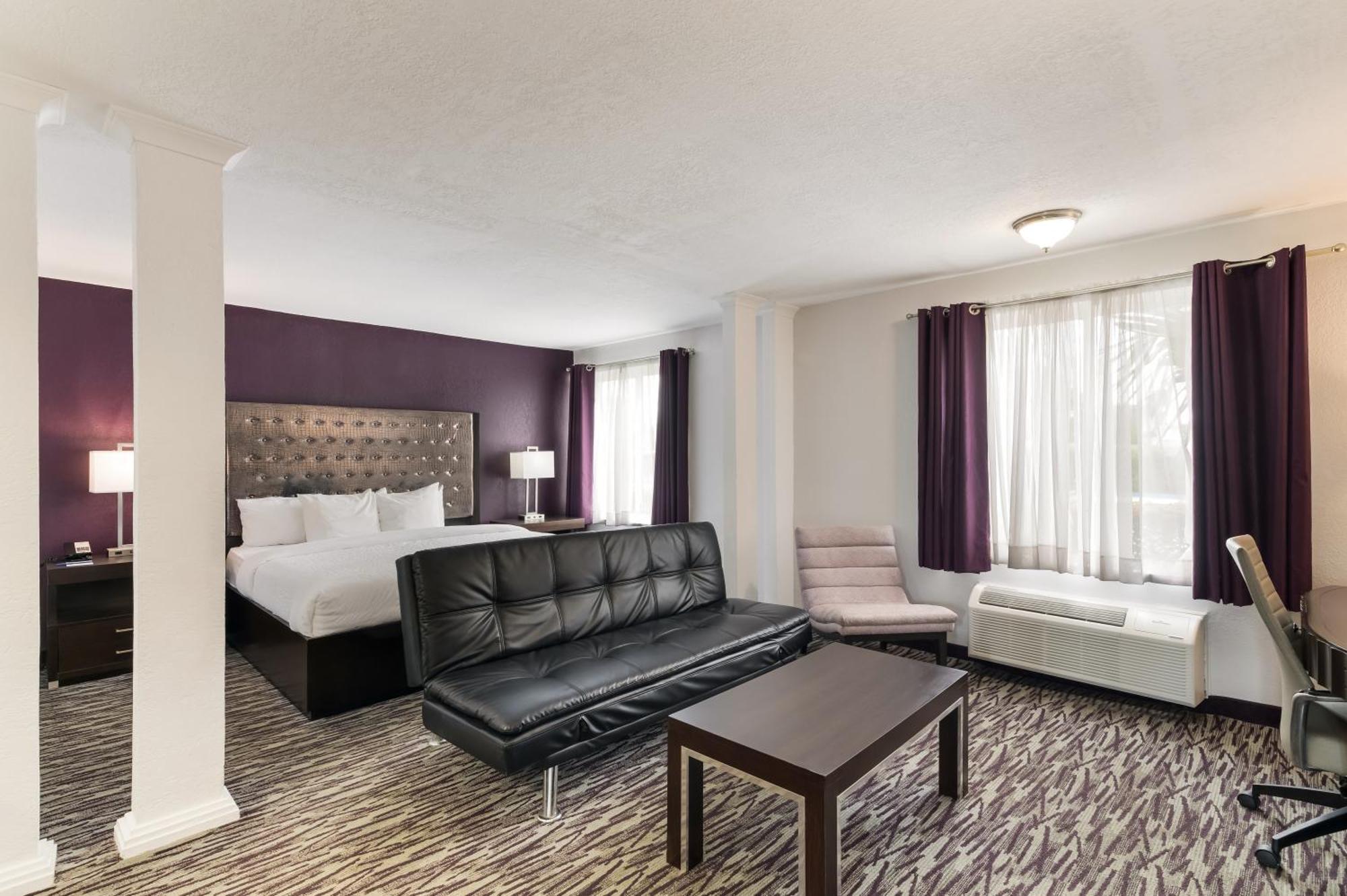 Clarion & Across From Universal Hotel Orlando